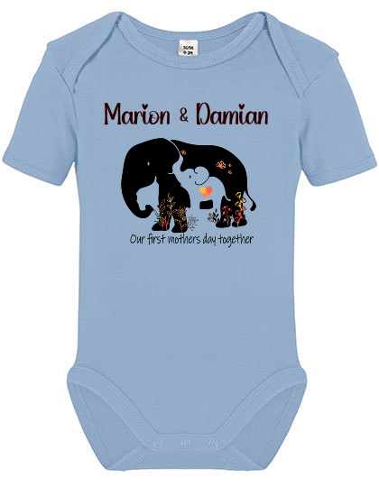Babybody Lang- und Kurzarm „Our First Mother’s Day“ - Personalisiert
